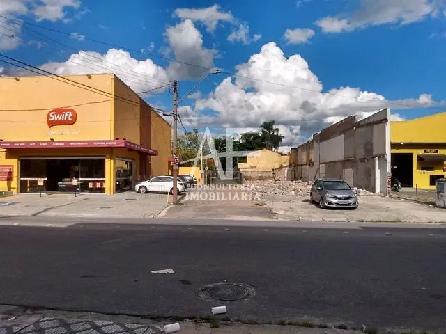Terreno com 560m², para alugar, no bairro Vila São Geraldo em Taubaté