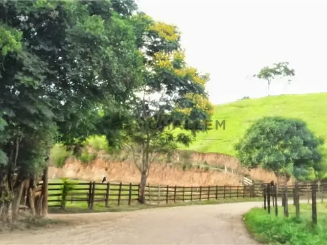 Terreno com 825m², à venda, no bairro Portal Embaúba em Piranguinho