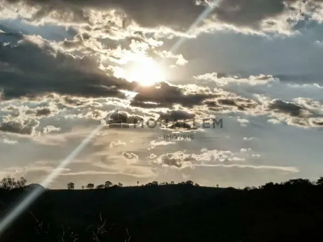 Terreno com 825m², à venda, no bairro Portal Embaúba em Piranguinho