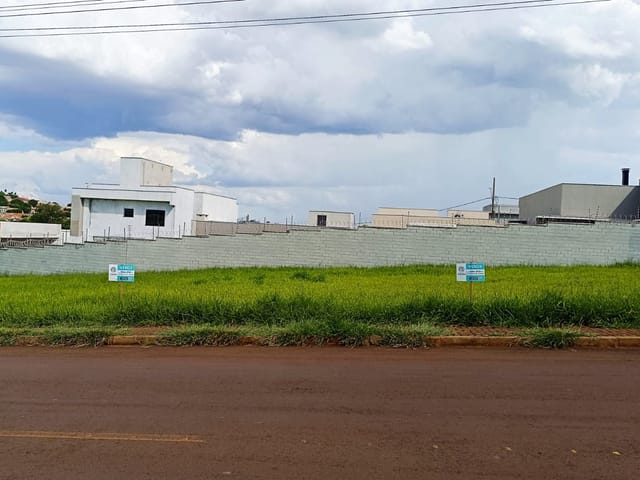 Terreno com 300m², à venda, no bairro Chácara Manella em Cambé