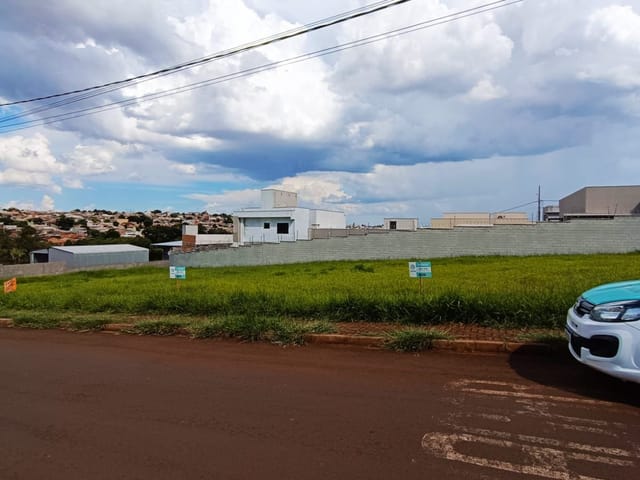 Terreno com 300m², à venda, no bairro Chácara Manella em Cambé
