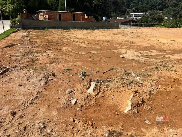 Terreno com 442m², à venda, no bairro Carangola em Petrópolis