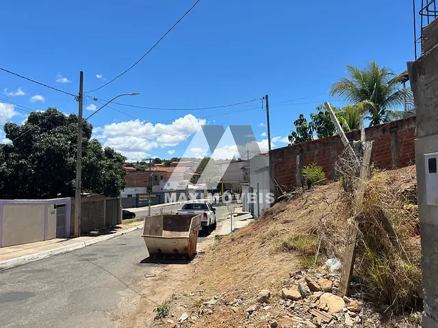 Terreno com 360m², à venda, no bairro Bela Vista em Araçuaí