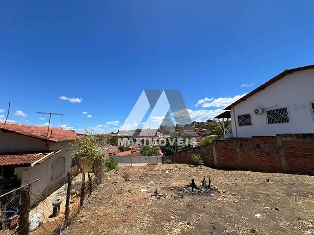 Terreno com 360m², à venda, no bairro Bela Vista em Araçuaí