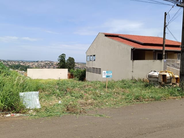 Terreno com 512m², à venda, no bairro Jardim Imperatriz em Cambé