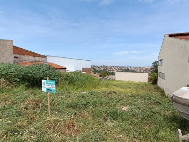 Terreno com 512m², à venda, no bairro Jardim Imperatriz em Cambé