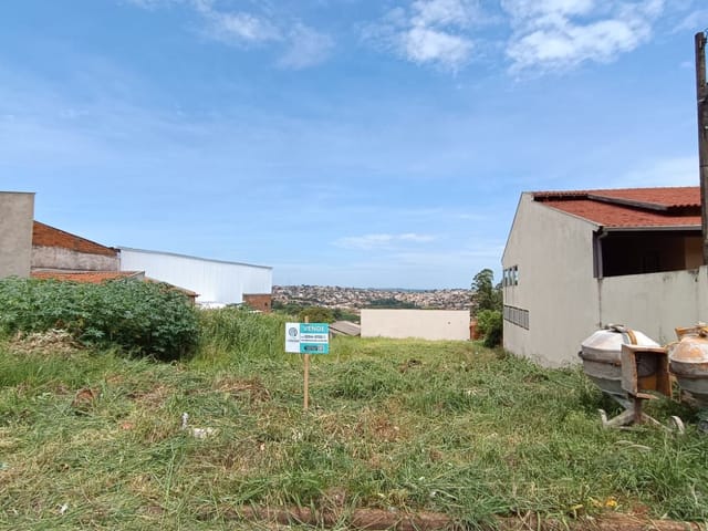 Terreno com 512m², à venda, no bairro Jardim Imperatriz em Cambé