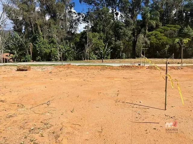 Terreno com 440m², à venda, no bairro Carangola em Petrópolis