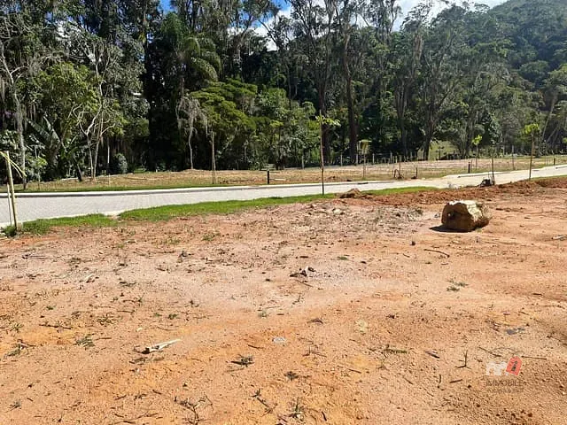 Terreno com 440m², à venda, no bairro Carangola em Petrópolis