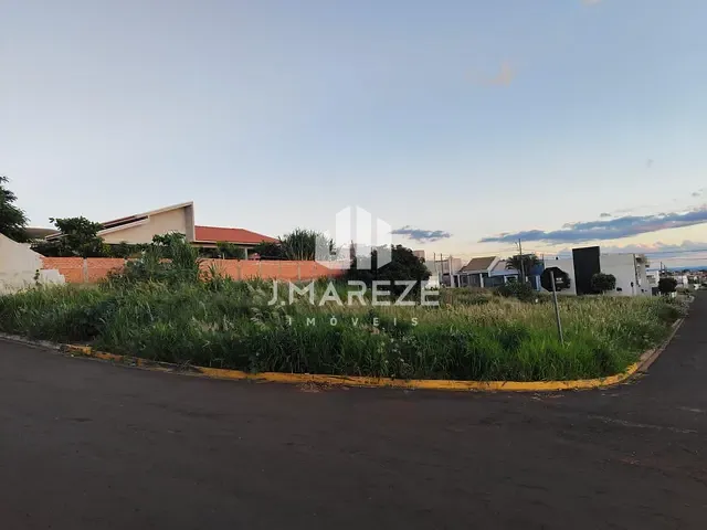 Terreno com 442m², à venda, no bairro Jardim Espanha em Apucarana