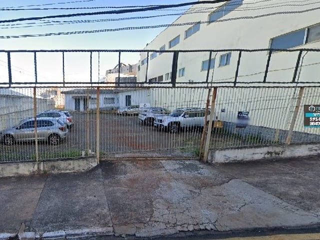 Terreno com 465m², à venda, no bairro Centro em Cambé