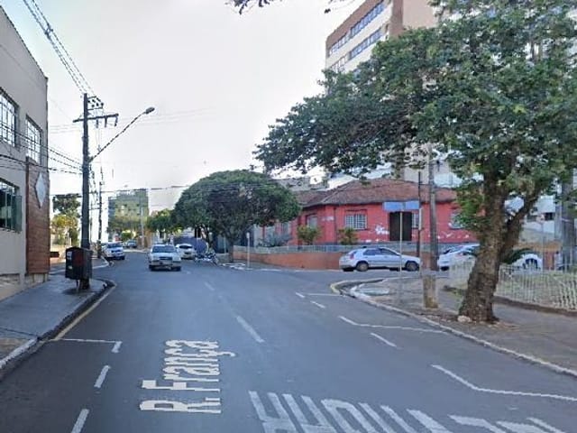 Terreno com 465m², à venda, no bairro Centro em Cambé