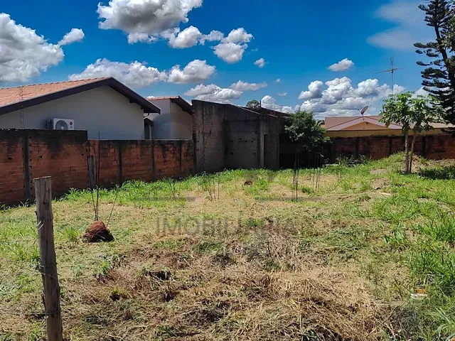Terreno com 300m², à venda, no bairro Jardim Holanda em Holambra