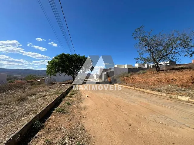 Terreno com 360m², à venda, no bairro São Geraldo em Araçuaí