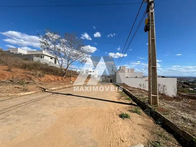 Terreno com 360m², à venda, no bairro São Geraldo em Araçuaí