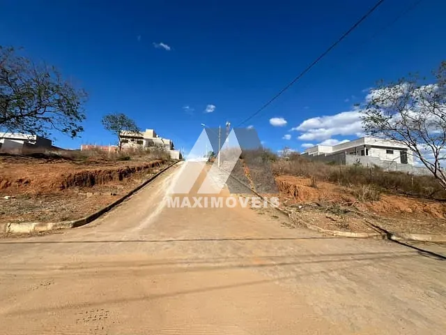 Terreno com 360m², à venda, no bairro São Geraldo em Araçuaí
