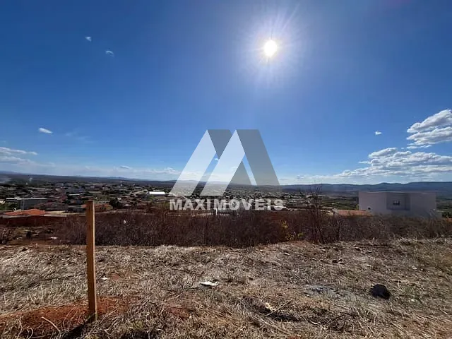 Terreno com 360m², à venda, no bairro São Geraldo em Araçuaí