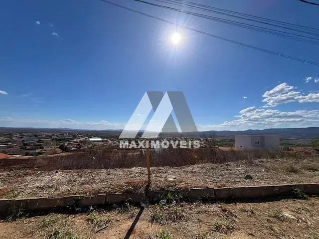 Terreno com 360m², à venda, no bairro São Geraldo em Araçuaí