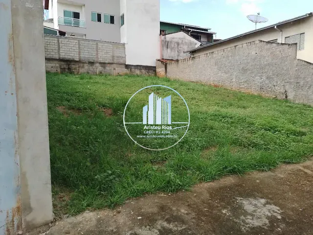 Terreno com 240m², à venda, no bairro Jardim Canadá em Pouso Alegre