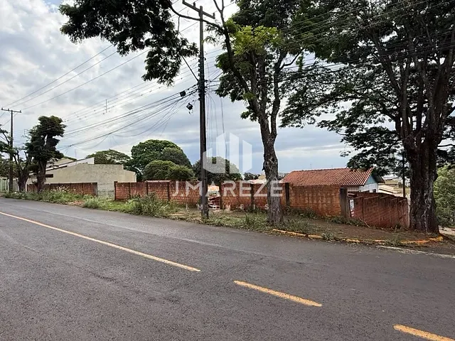 Terreno com 600m², à venda, no bairro Jardim das Flores I em Apucarana