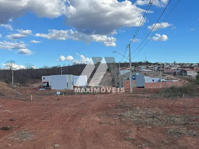 Terreno com 240m², à venda, no bairro Alto Paraiso em Araçuaí