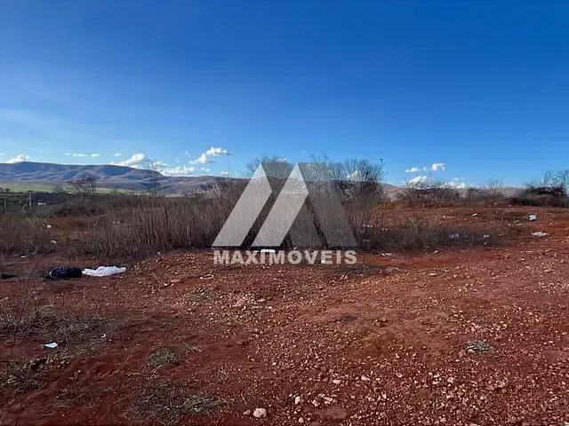 Terreno com 240m², à venda, no bairro Alto Paraiso em Araçuaí