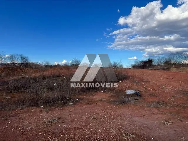 Terreno com 240m², à venda, no bairro Alto Paraiso em Araçuaí