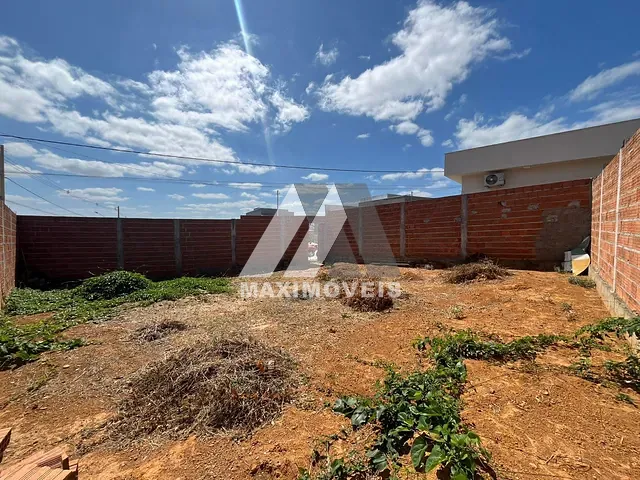 Terreno com 115m², à venda, no bairro São Mateus em Araçuaí