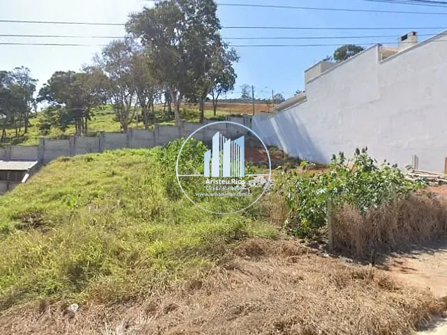 Terreno com 433m², à venda, no bairro Colinas de Santa Bárbara em Pouso Alegre