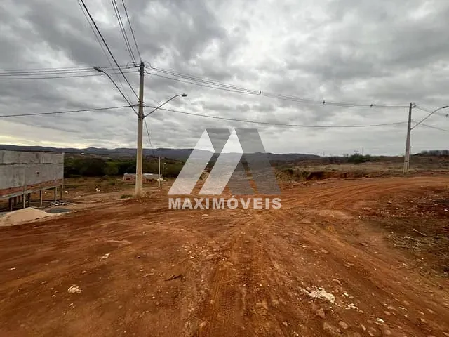 Terreno com 170m², à venda, no bairro Alto Paraiso em Araçuaí