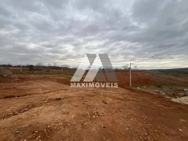 Terreno com 170m², à venda, no bairro Alto Paraiso em Araçuaí