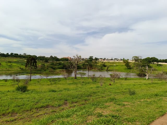 Terreno com 375m², à venda, no bairro Jardim Tarobá em Cambé