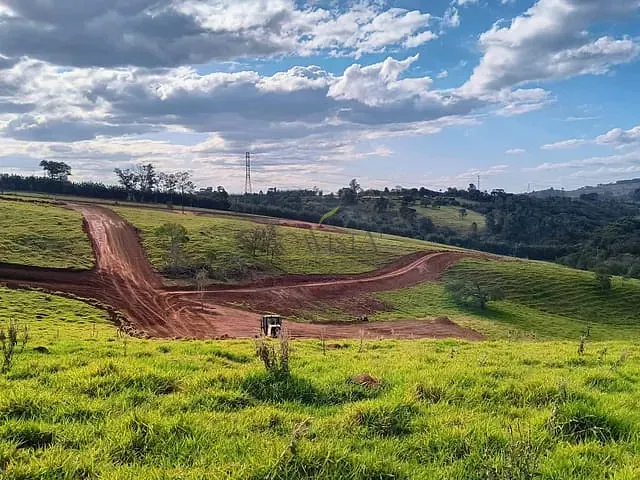 Terreno com 360m², à venda, no bairro Cachoeira em Atibaia