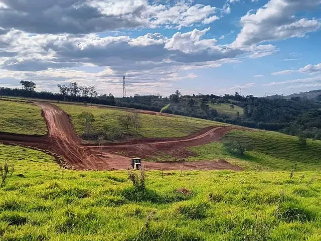 Terreno com 360m², à venda, no bairro Cachoeira em Atibaia