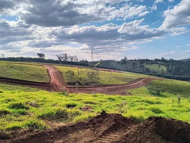 Terreno com 360m², à venda, no bairro Cachoeira em Atibaia