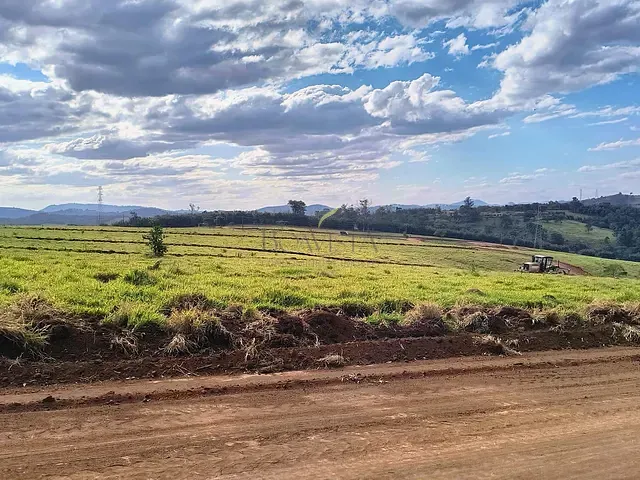 Terreno com 360m², à venda, no bairro Cachoeira em Atibaia