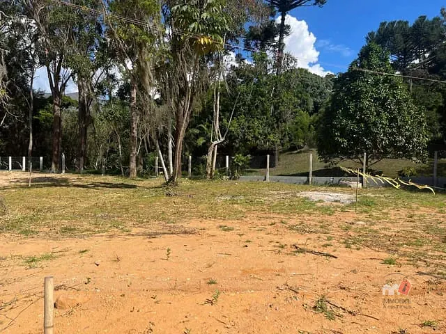 Terreno com 457m², à venda, no bairro Carangola em Petrópolis