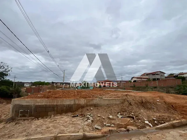 Terreno com 180m², à venda, no bairro São Francisco em Araçuaí
