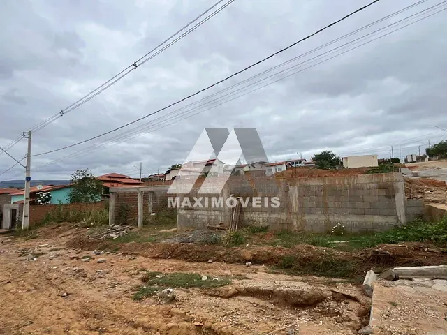 Terreno com 180m², à venda, no bairro São Francisco em Araçuaí