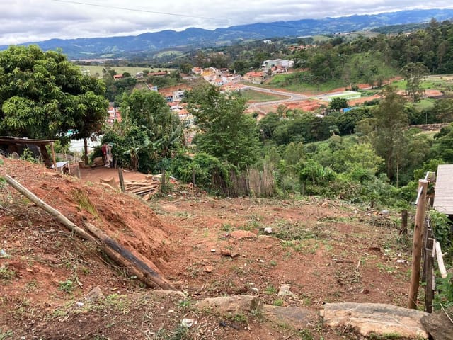 Terreno com 439m², à venda, no bairro Vila Rica em Extrema