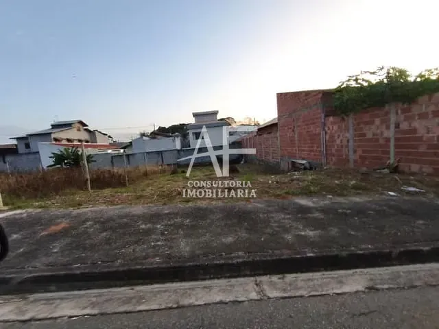 Terreno com 250m², à venda, no bairro Piracangaguá em Taubaté