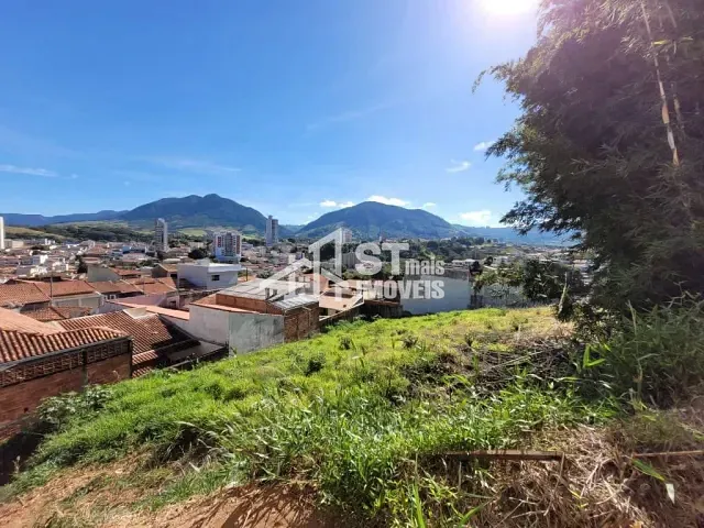 Terreno com 900m², à venda, no bairro Pirapitinga em Andradas