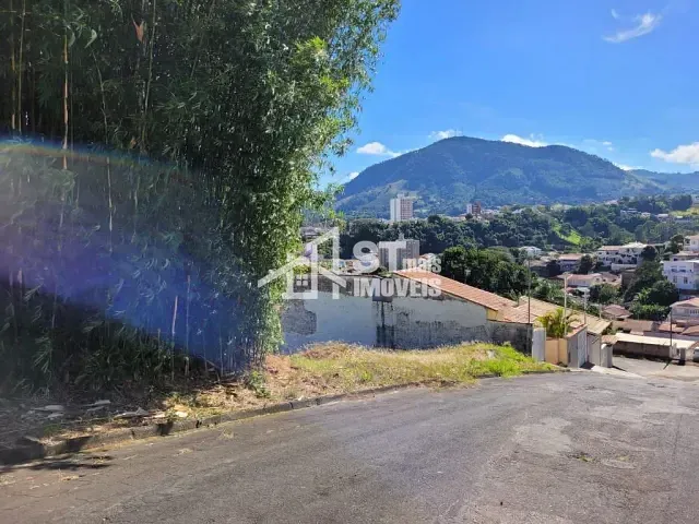 Terreno com 900m², à venda, no bairro Pirapitinga em Andradas