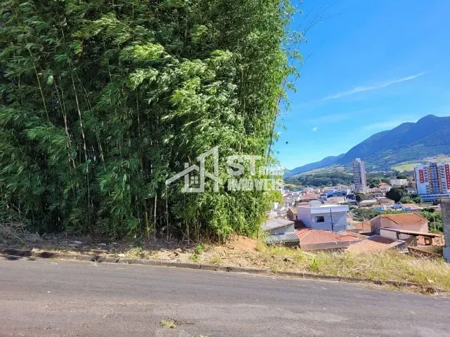 Terreno com 900m², à venda, no bairro Pirapitinga em Andradas