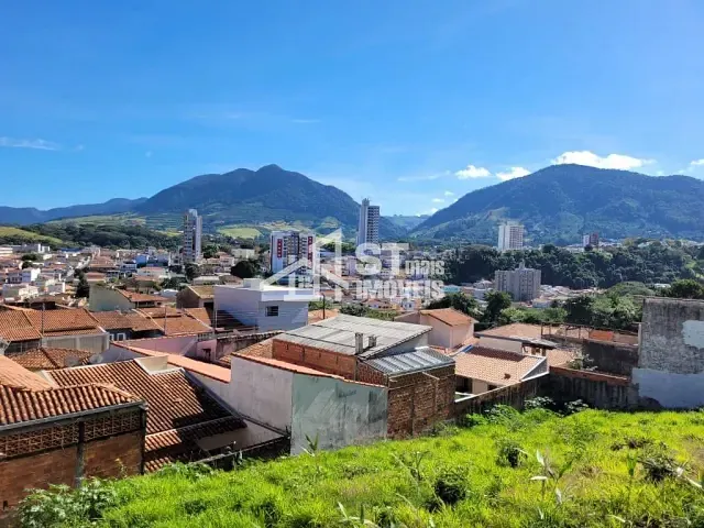 Terreno com 900m², à venda, no bairro Pirapitinga em Andradas