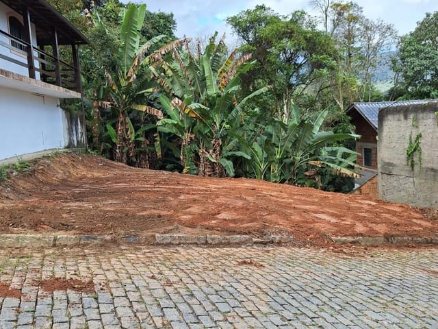 Terreno com 732m², à venda, no bairro Alto da Serra em Petrópolis