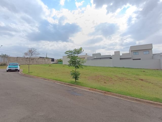 Terreno com 250m², à venda, no bairro Morada das Flores em Cambé