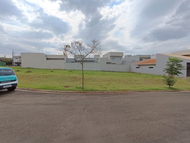 Terreno com 250m², à venda, no bairro Morada das Flores em Cambé