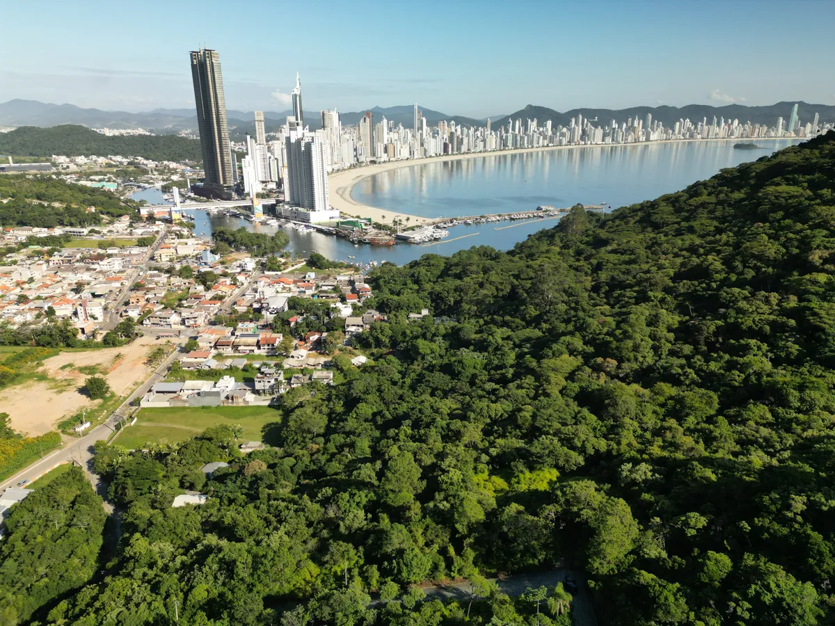 Terreno residencial para venda em Barra, 8,860m²