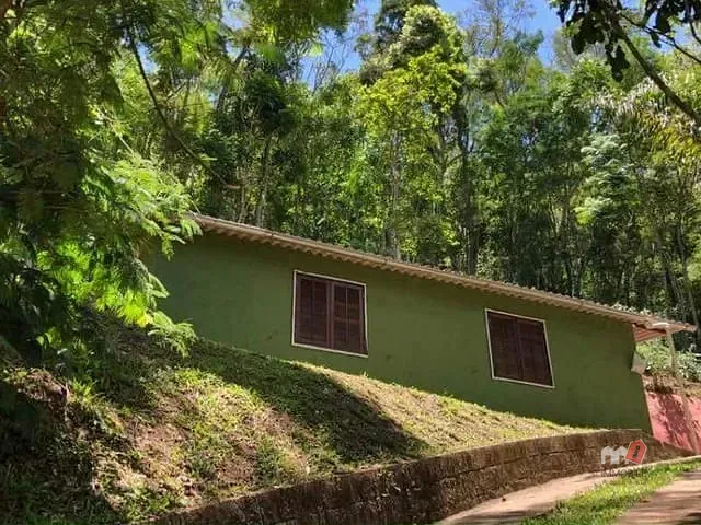 Terreno com 1920m², à venda, no bairro Araras em Petrópolis